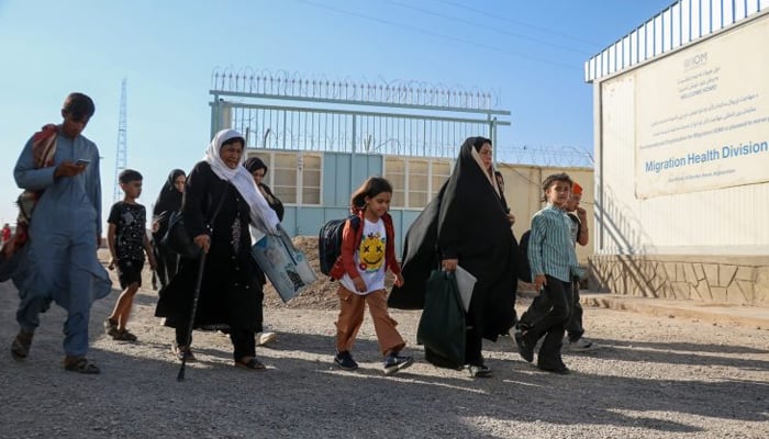 ایران کا غیر قانونی افغان پناہ گزینوں کو ملک چھوڑنے کا حکم