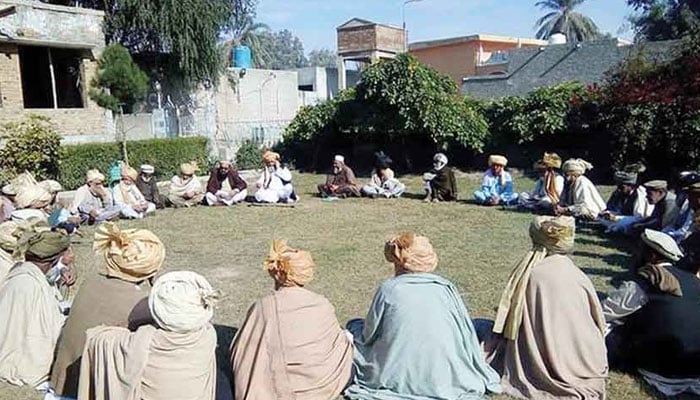 لکی مروت میں 9 سویلین ورکرز کی بازیابی کیلئے جرگہ، مشران اور مغویوں کے اہلخانہ کی شرکت