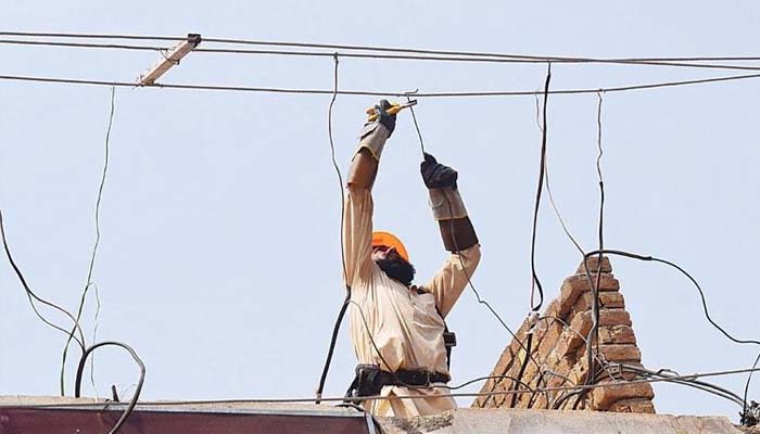 لاہور: 2 ملوں سے کروڑوں کی بجلی چوری پکڑی گئی، ایک ارب سے زائد کا جرمانہ عائد