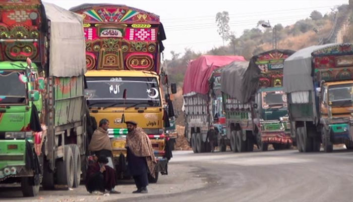 اشیائے خوردونوش لےکر 100 گاڑیوں پر مشتمل قافلہ کرم کیلئے روانہ