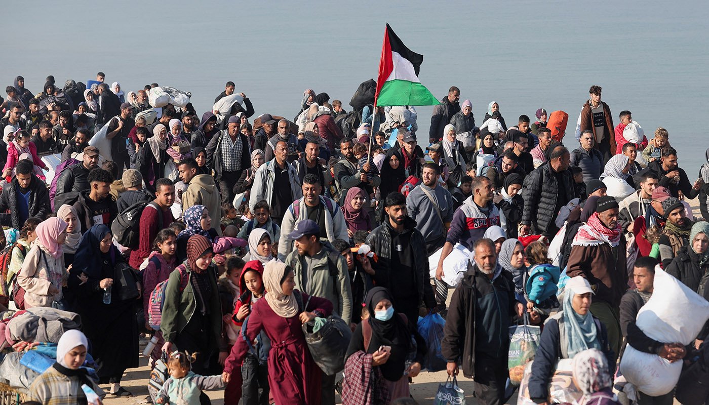 فلسطینیوں کی شمالی غزہ واپسی، 15 ماہ بعد اپنے پیاروں سے ملنے پر فلسطینیوں کے چہرے کھل اٹھے