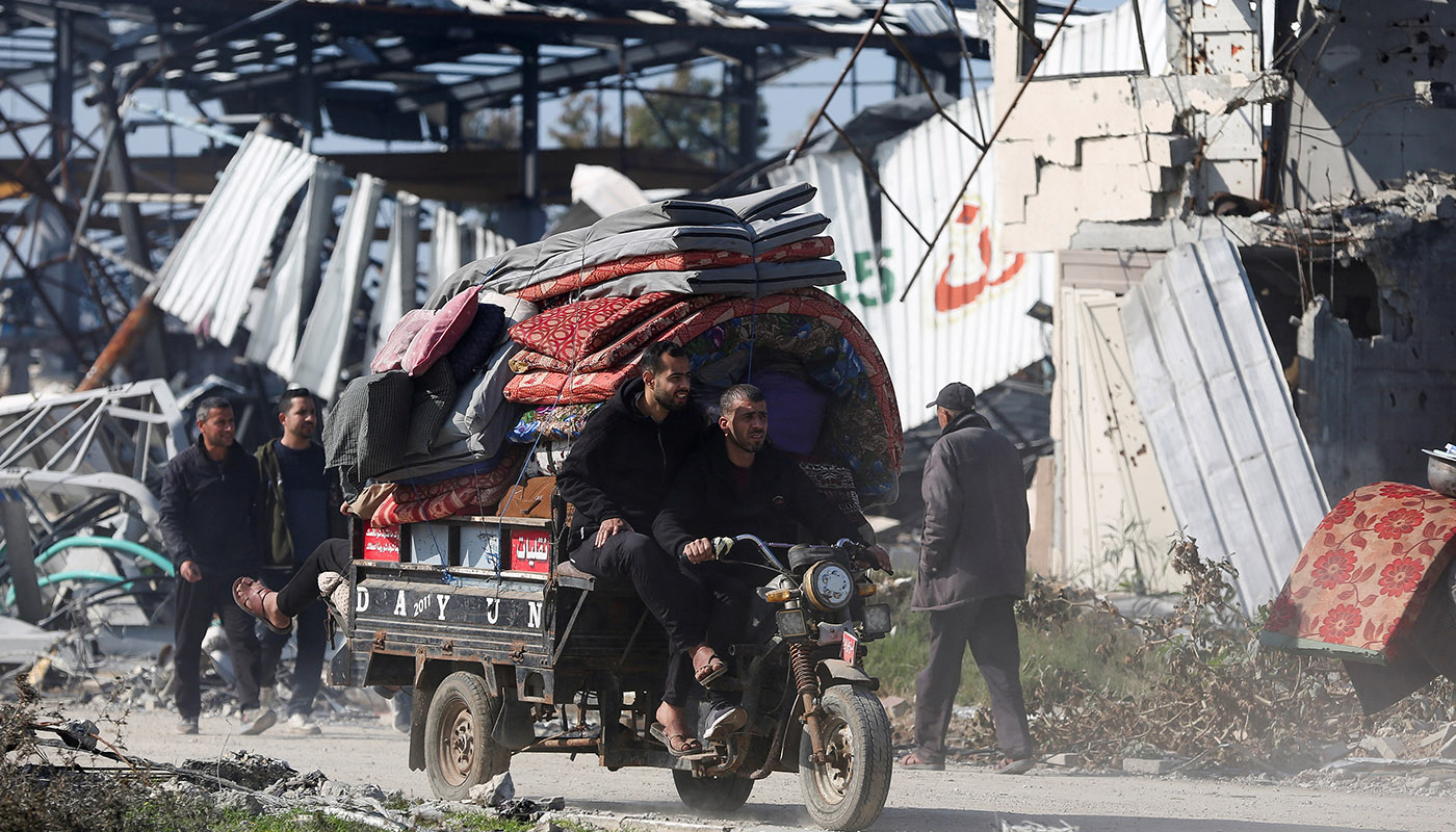 فلسطینیوں کی شمالی غزہ واپسی، 15 ماہ بعد اپنے پیاروں سے ملنے پر فلسطینیوں کے چہرے کھل اٹھے