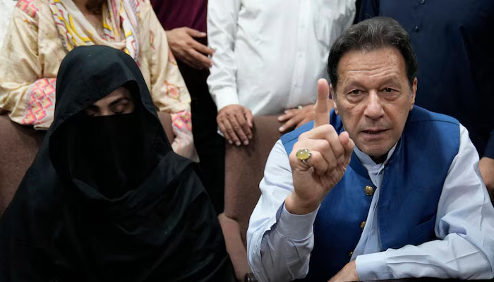 عمران خان اور بشریٰ بی بی کی مختلف مقدمات میں ضمانت میں توسیع، توشہ خانہ ٹو دوسرے بینچ کو بھیجنے کی استدعا