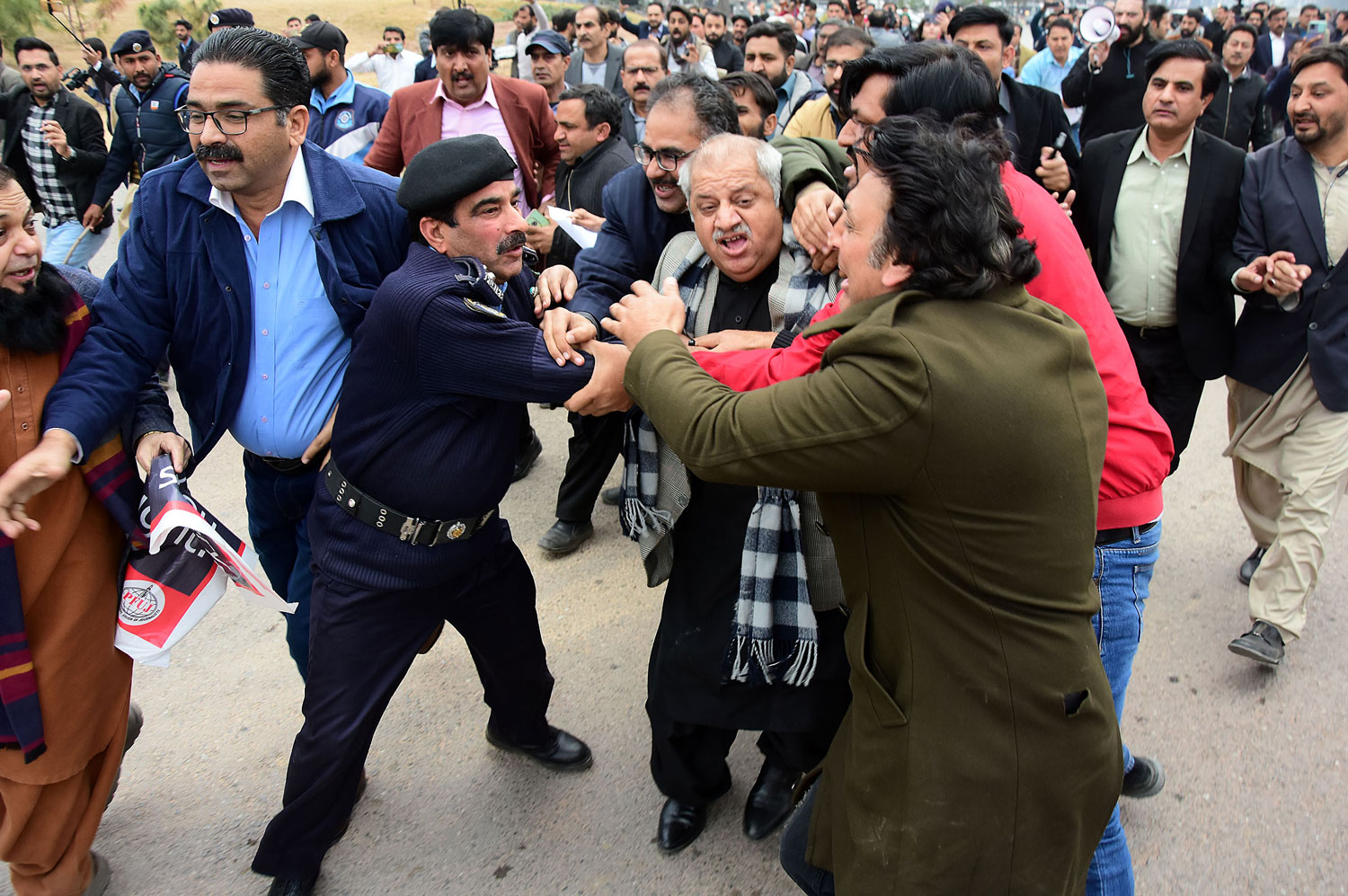 پیکا ایکٹ کیخلاف کراچی سے خیبر تک صحافی سڑکوں پر نکل آئے، کسی صورت قبول نہ کرنے کا اعلان