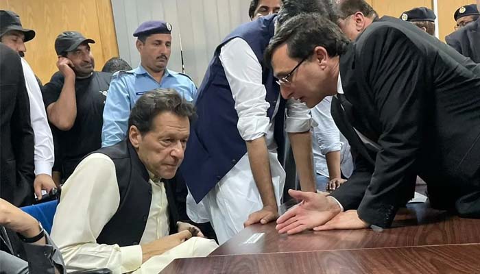 عمران نے تحریک انصاف کو بیک چینل بات چیت سے نہیں روکا