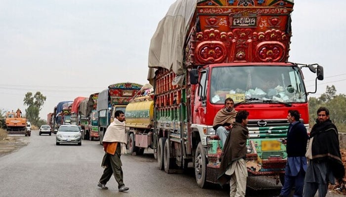 پاراچنار: راستوں کی بندش سے کھانے پینے کی اشیاء کی شدید قلت، ٹماٹر 700 روپے کلو ہوگیا