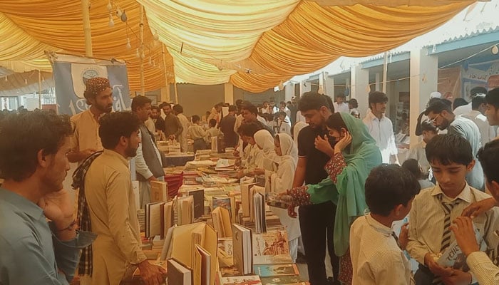 گوادر میں 4 روزہ کتب میلہ اختتام پذیر، ریکارڈ 28 لاکھ روپے سے زائد کی کتابیں فروخت