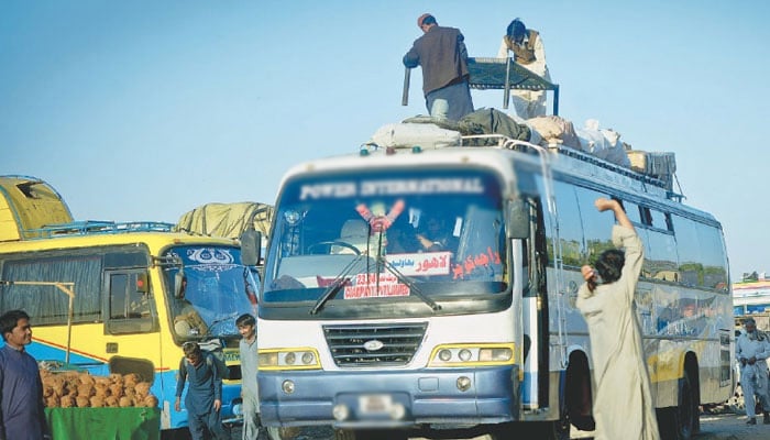 عید کے دنوں میں مسافروں سے زائد کرایہ وصول کرنے پر بس سروس پر جرمانہ عائد