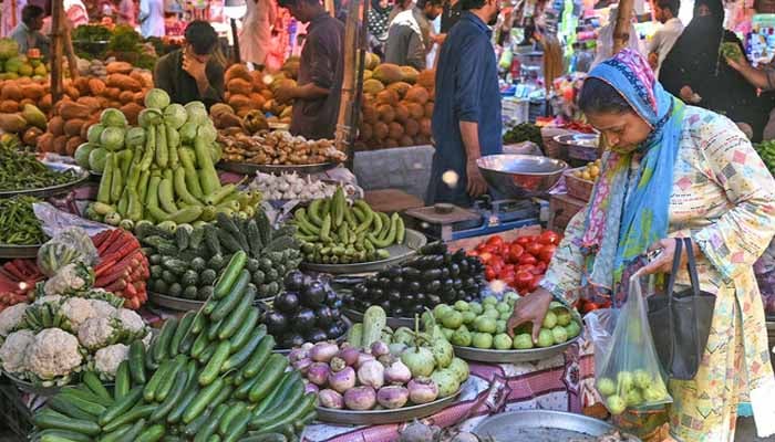 پنجاب حکومت کے مہنگائی کم ہونے کے دعوے ہوا، سبزی سے فروٹ تک سب مہنگا