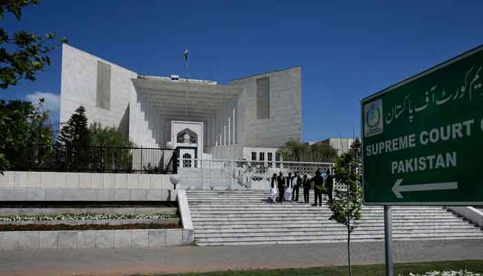 سویلینز کا فوجی عدالتوں میں ٹرائل: آرمی ایکٹ تو خصوصی طور پر افواج پاکستان کے ممبران کیلئے ہے، جج آئینی بینچ