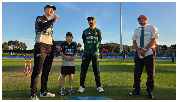 چوتھا ٹی ٹوئنٹی: پاکستان کا نیوزی لینڈ کے خلاف ٹاس جیت کر بولنگ کا فیصلہ