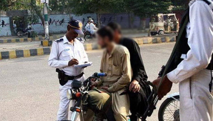 سندھ میں ٹریفک قوانین کی خلاف ورزیوں پرکریک ڈاؤن، 5 روز میں 17 ہزار سے زائد موٹرسائیکلیں ضبط
