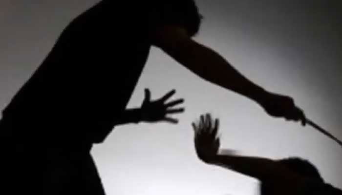مظفرگڑھ: سسرالیوں کا حاملہ بہو پر تشدد، ٹانگیں اور بازو توڑ کر گھر سے باہر پھینک دیا