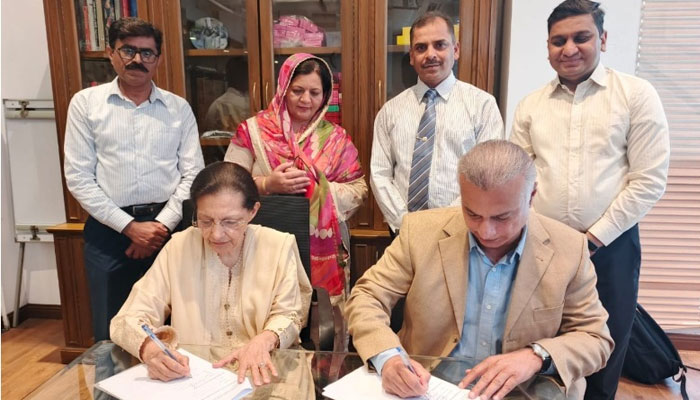 خان اکیڈمی کا پاکستان میں اساتذہ کو اے آئی ٹولز کے ذریعے تربیت کی فراہمی کا معاہدہ