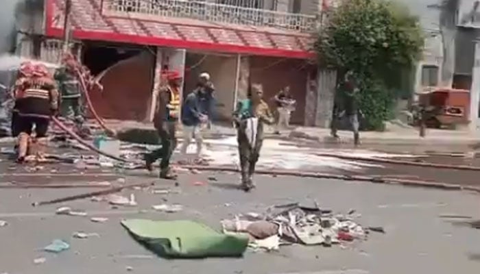 لاہور : گیس سلنڈر کی دکان میں سلنڈر  پھٹنے سے3 کمسن بچوں سمیت 5 افراد جاں بحق