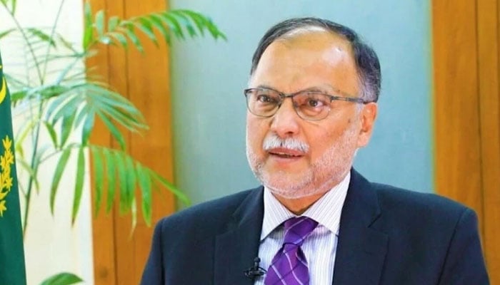 بھارت یکطرفہ طور پر سندھ طاس معاہدہ ختم نہیں کر سکتا: احسن اقبال