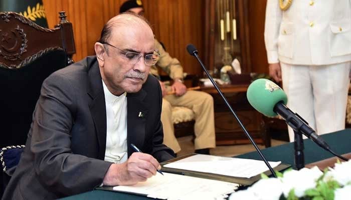 وفاقی وزراء، وزرائے مملکت کی تنخواہ ممبران قومی اسمبلی کے برابر ہوگی، صدر نے آرڈیننس جاری کر دیا