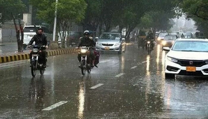 کراچی کے مختلف علاقوں میں آئندہ 2 روز میں  آندھی کے ساتھ بارش کا امکان