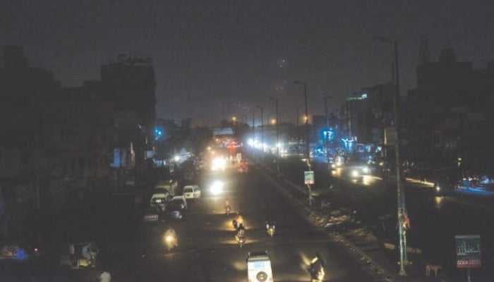 کوئٹہ: رات گئے بجلی بریک ڈاؤن کے باعث مختلف علاقوں میں بجلی کی فراہمی تاحال معطل