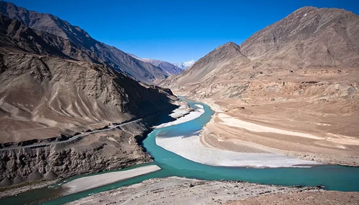 بھارت نے سندھ طاس معاہدے کی یکطرفہ معطلی کیلئے کیا لفظ استعمال کیا؟