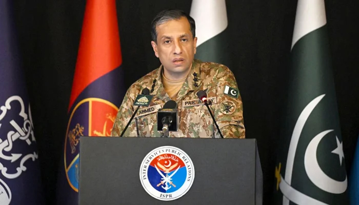 بھارت نے پاکستان میں 3 ائیر بیسز پر میزائل داغے، پاک فضائیہ کے تمام اثاثے محفوظ ہیں: ڈی جی آئی ایس پی آر
