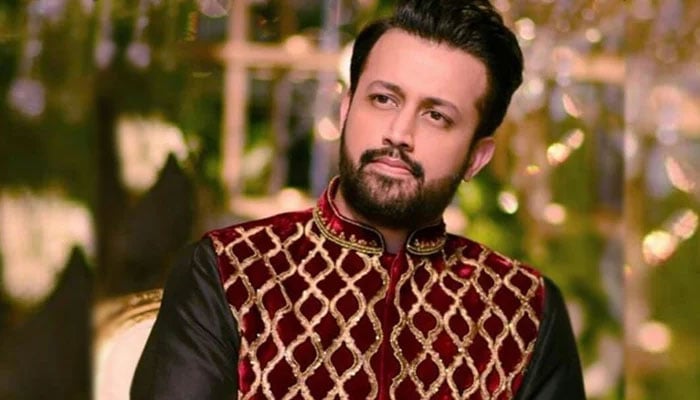 پاکستان سے شکست پر بوکھلاہٹ: بھارتی میوزک کمپنی نے گانوں سے عاطف اسلم کا نام ہٹادیا