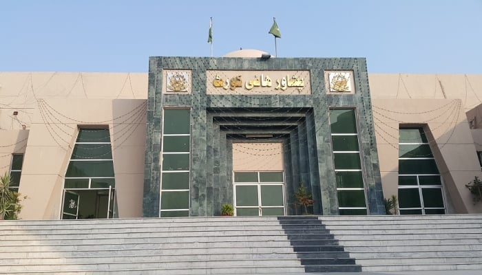 پشاور ہائیکورٹ: ملٹری کورٹ سے سنائی گئی سزائیں درست قرار
