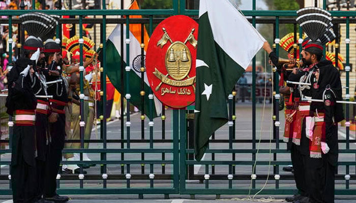 پاکستانی سفارتی اہلکار بھارت سے وطن واپس پہنچ گئے
