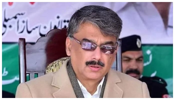 وزیراعظم آزاد کشمیربھارتی گولہ باری سے شہید اور زخمی ہونے والے افراد کے گھر پہنچ گئے
