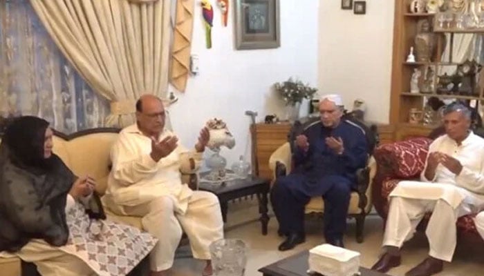 وزیراعظم، صدر مملکت اور آرمی چیف کی معرکہ حق میں شہید اسکواڈرن لیڈر عثمان یوسف کے گھر آمد