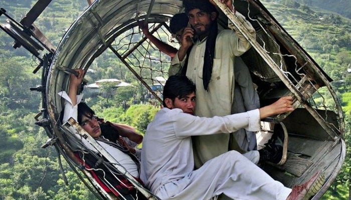 پاکستان میں 900 فٹ بلندی پر کیا گیا خطرناک ریسکیو آپریشن کانز فلم فیسٹیول کا حصّہ