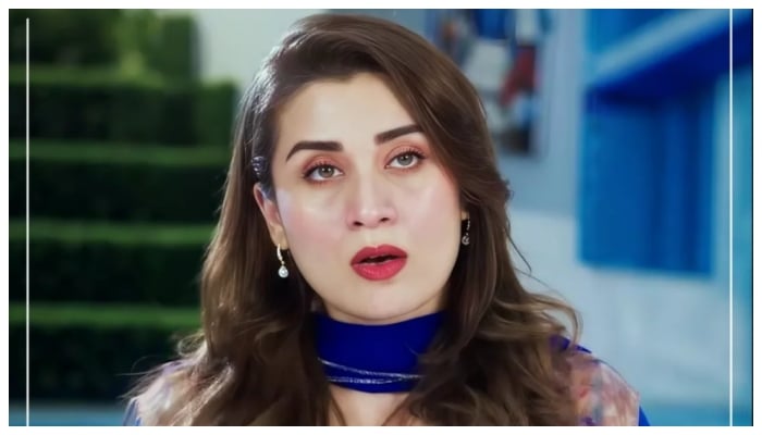 نامناسب انداز سے بار بار چھونے پر ڈائریکٹر کو سب کے سامنے تھپڑ ماردیا تھا: اداکارہ کا انکشاف