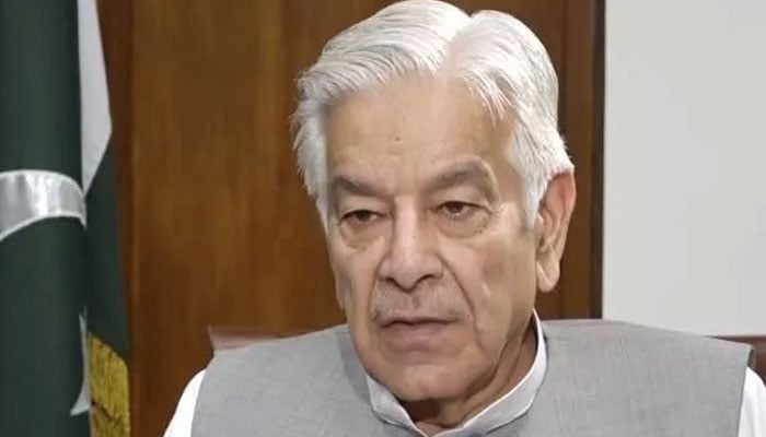 بھارت بڑے بڑے جہاز لیکر آیا جنہیں پاکستانی افواج نے پتنگوں کی طرح کاٹ کر رکھ دیا: وزیر دفاع