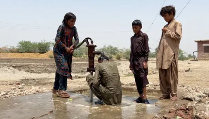 ملک کے بیشتر حصوں میں سخت گرمی، سبی 50 ڈگری کے ساتھ ملک کا گرم ترین شہر