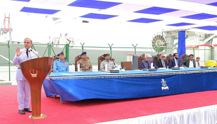 پاک بحریہ کی تیاری دیکھ کر دشمن کی اس طرف حملہ کرنےکی ہمت نہیں ہوئی، وزیراعظم