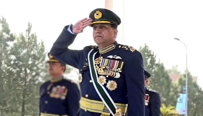ائیر چیف مارشل ظہیر احمد بابر کی مدت ملازمت پوری ہونے پر انکی خدمات جاری رکھنےکا فیصلہ