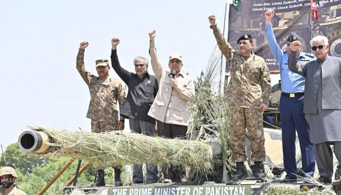 بھارتی جارحیت کا منہ توڑ جواب دینے پر پاکستانی عوام کی اکثریت عسکری اور سیاسی قیادت سے خوش، سروے
