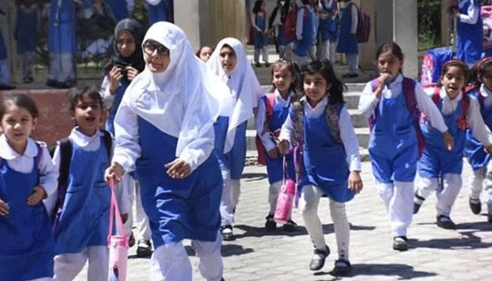 پنجاب کے تعلیمی اداروں میں موسم گرما کی چھٹیوں کا اعلان کردیا گیا