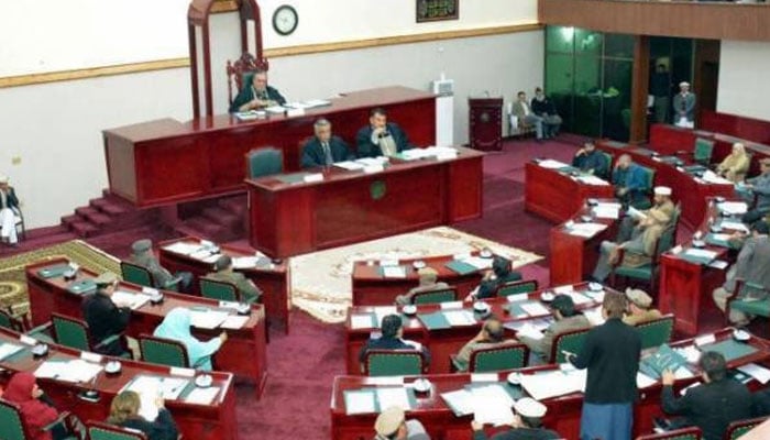 گلگت بلتستان اسمبلی میں ہنگامہ،حکومتی رکن فضل رحیم کی اپوزیشن رہنما نوازخان کو چپل مارنیکی کوشش