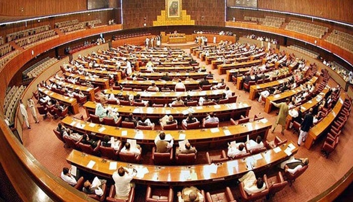 خواتین کے کپڑوں کی بڑھتی قیمتوں کا معاملہ قومی اسمبلی پہنچ گیا