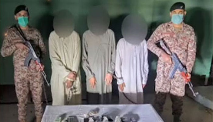 کراچی: رینجرز اور سی ٹی ڈی کی خفیہ کارروائی، فتنہ الخوارج کے 3 انتہائی مطلوب دہشتگرد گرفتار