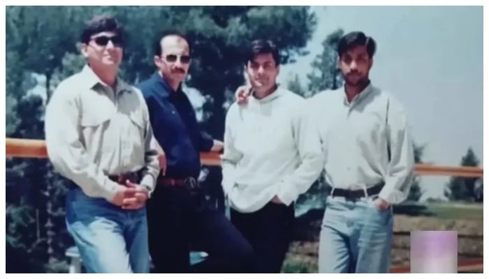 نادیہ خان کا ائیر وائس مارشل اورنگزیب سے کیا رشتہ ہے؟ میزبان نے تصویر شیئر کردی
