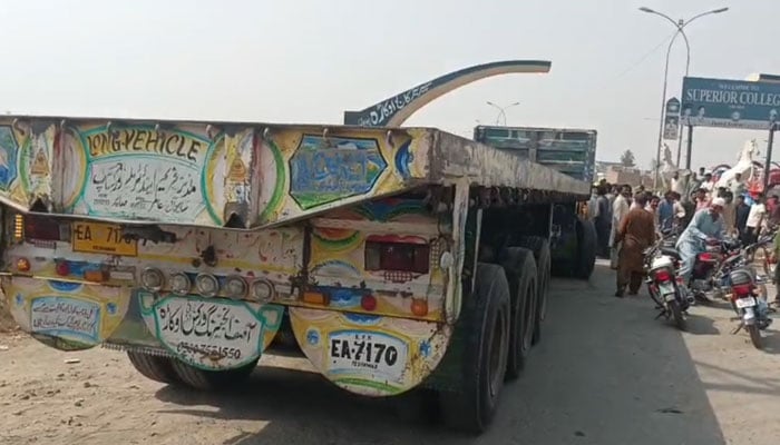 اوکاڑہ میں ٹرالر کی موٹر سائیکل کو ٹکر، باپ، 2 بیٹے اور بیٹی جاں بحق