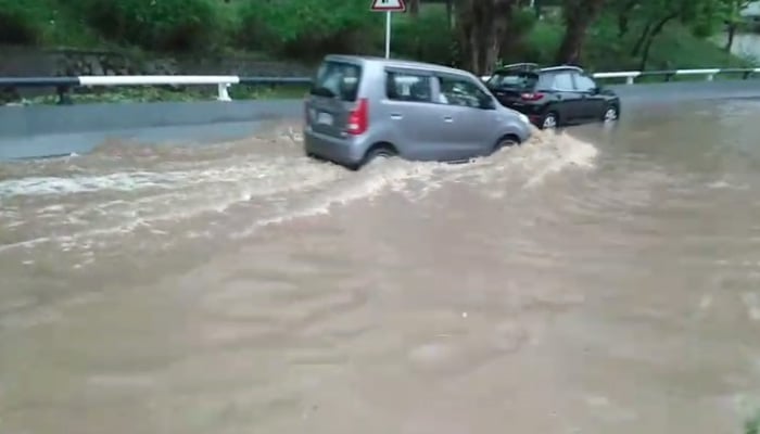 راولپنڈی اور اسلام آباد میں تیز ہواؤں کے ساتھ بارش، رین ایمرجنسی نافذ