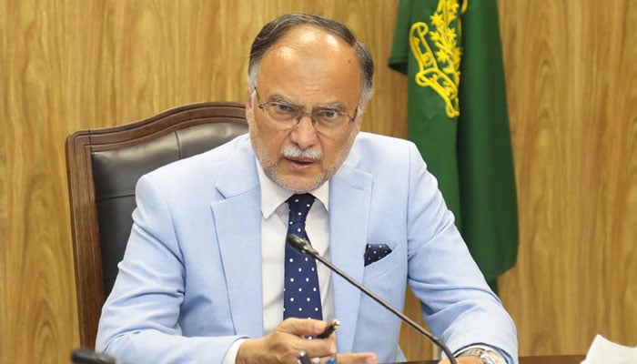 دیامر بھاشا ڈیم سمیت تمام آبی منصوبے جلد مکمل کریں گے تاکہ بھارت فائدہ نہ اٹھائے: احسن اقبال