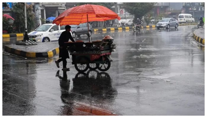 آج ملک کے مختلف شہروں میں بارش اور ژالہ باری کا امکان