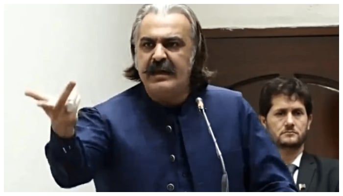 کرپشن کے الزامات: گنڈاپور نے اپوزیشن لیڈر کے پی اسمبلی کو 1ارب روپے ہرجانے کا نوٹس بھجوادیا