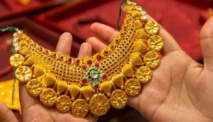 سونے کی فی تولہ قیمت میں کمی آگئی