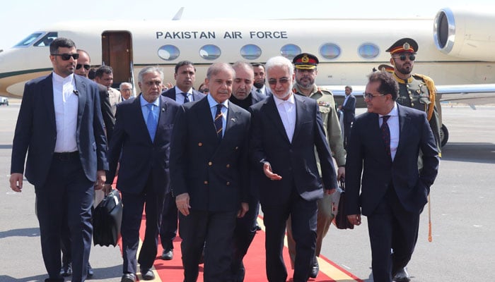 وزیراعظم ترکیہ کے بعد ایران کے دو روزہ دورے پر تہران پہنچ گئے