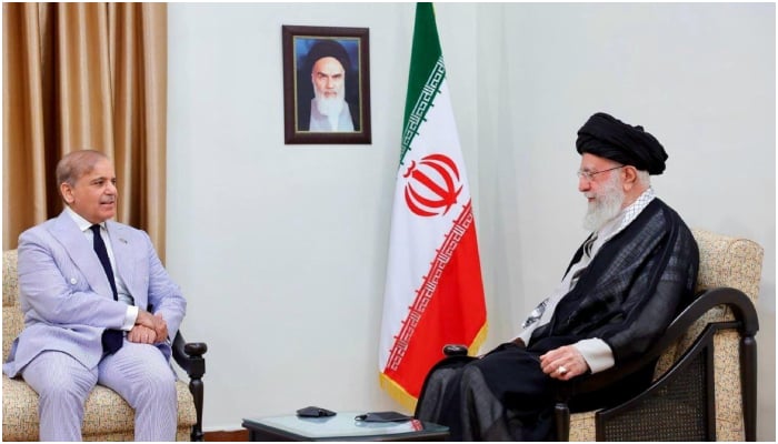 وزیراعظم کی ایرانی سپریم لیڈر سے ملاقات، ایران کی حمایت پر اظہار تشکر اور دورہ پاکستان کی دعوت
